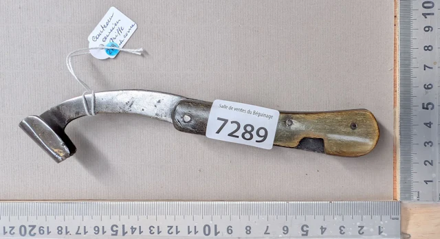 1 antique Houyet comb with a horn handle—see photos for dimensions