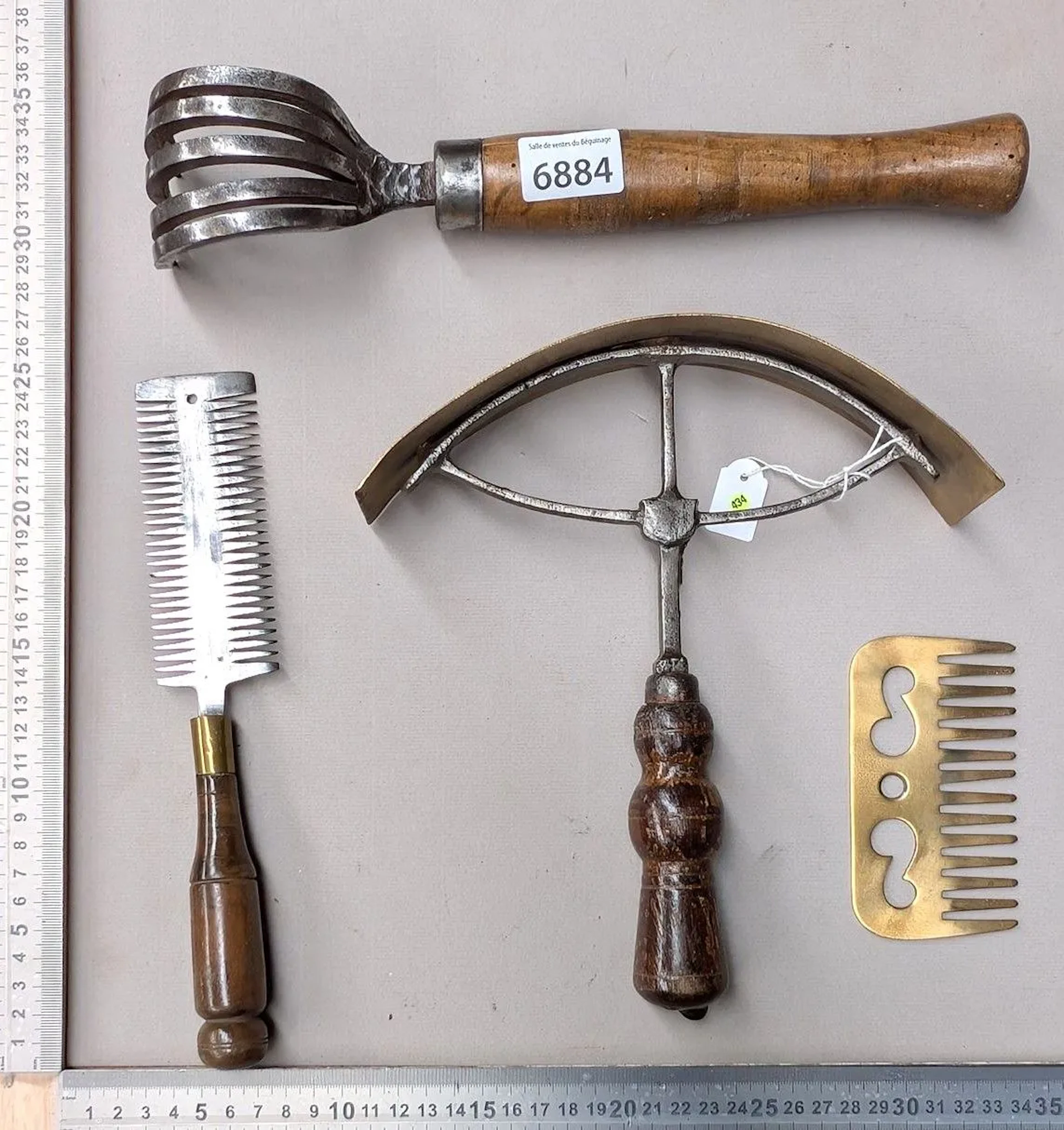 4 horse grooming tools—see photos for dimensions and condition