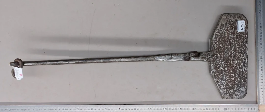 Antique host iron - See photos for dimensions and condition