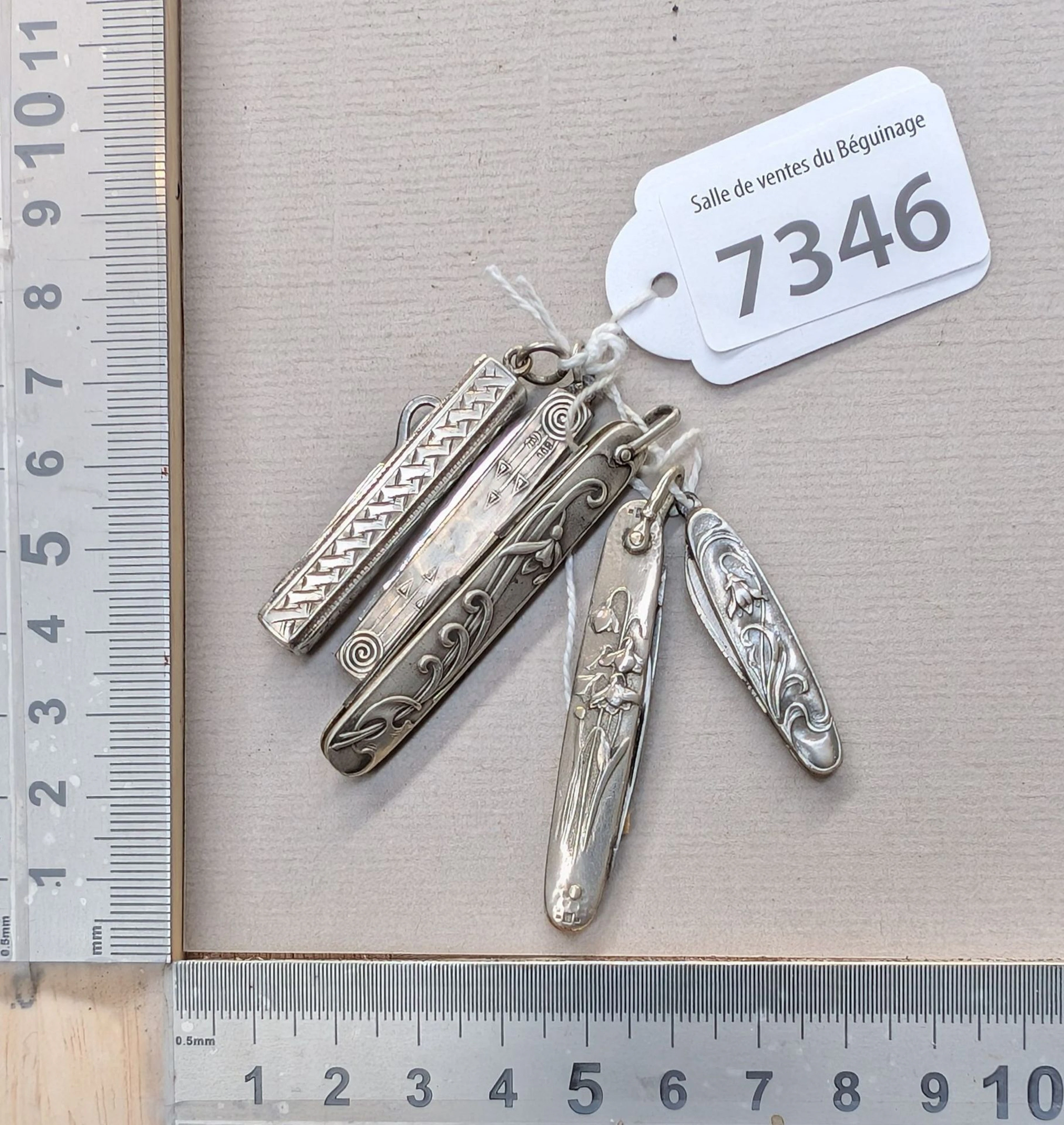 5 small silver knives - See photos for dimensions and condition
