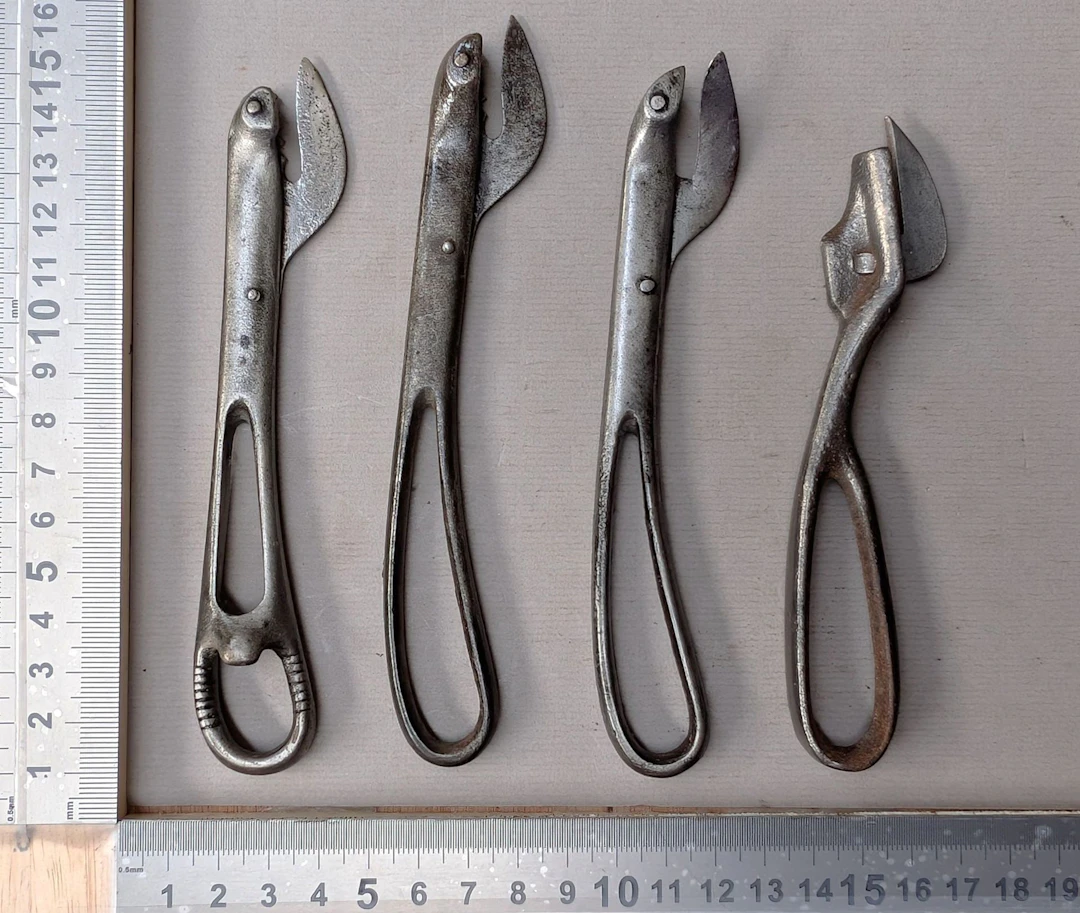 4 antique can openers—see photos for dimensions and condition
