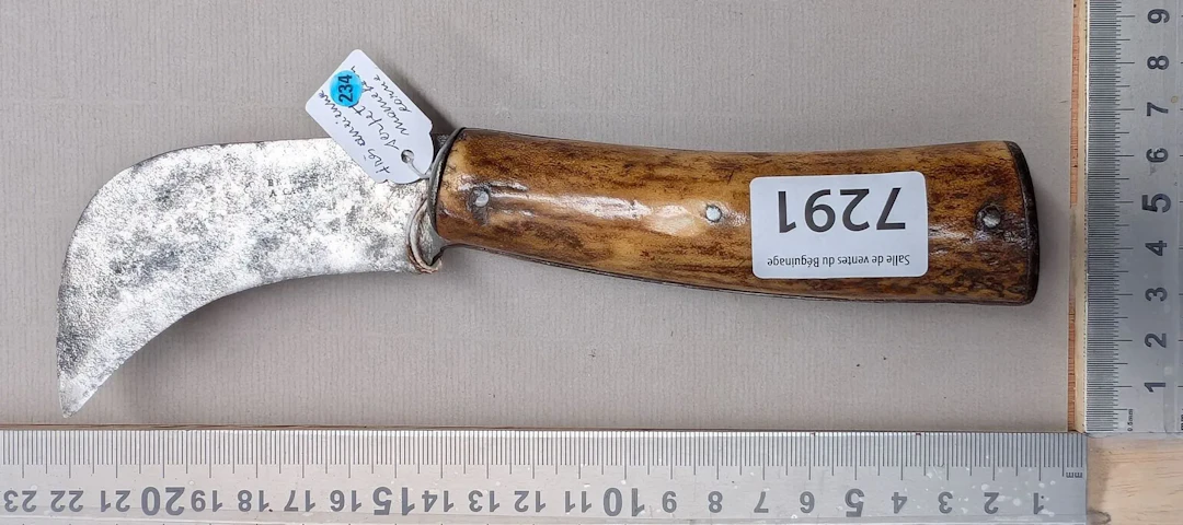 Antique pruning knife with a horn handle—see photos for dimensions