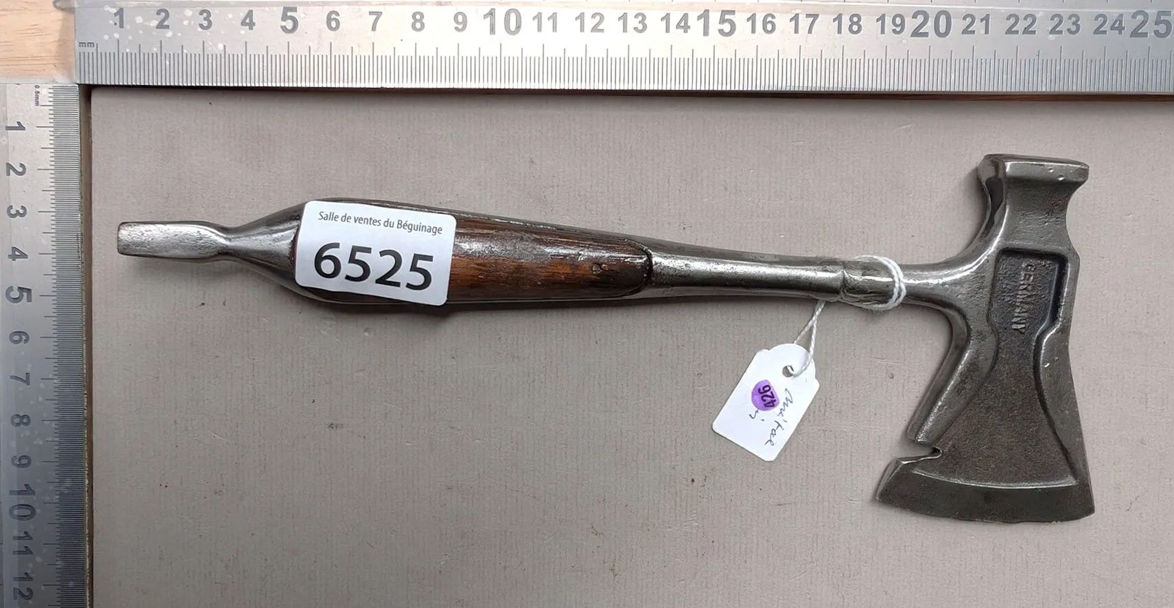 1 small antique multifunction axe—see photos for dimensions and condition