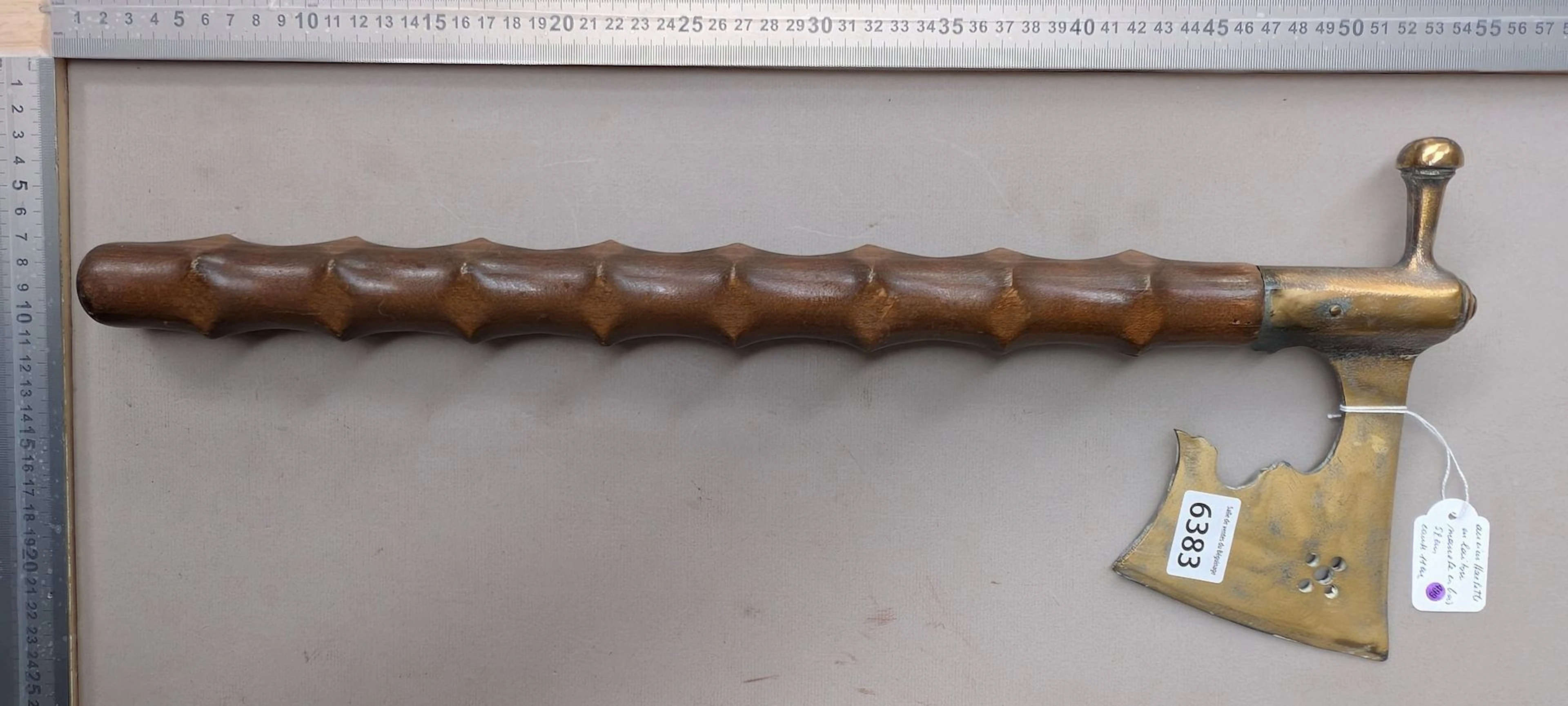 Antique brass hatchet with a 52 cm wooden handle—see photos for dimensions