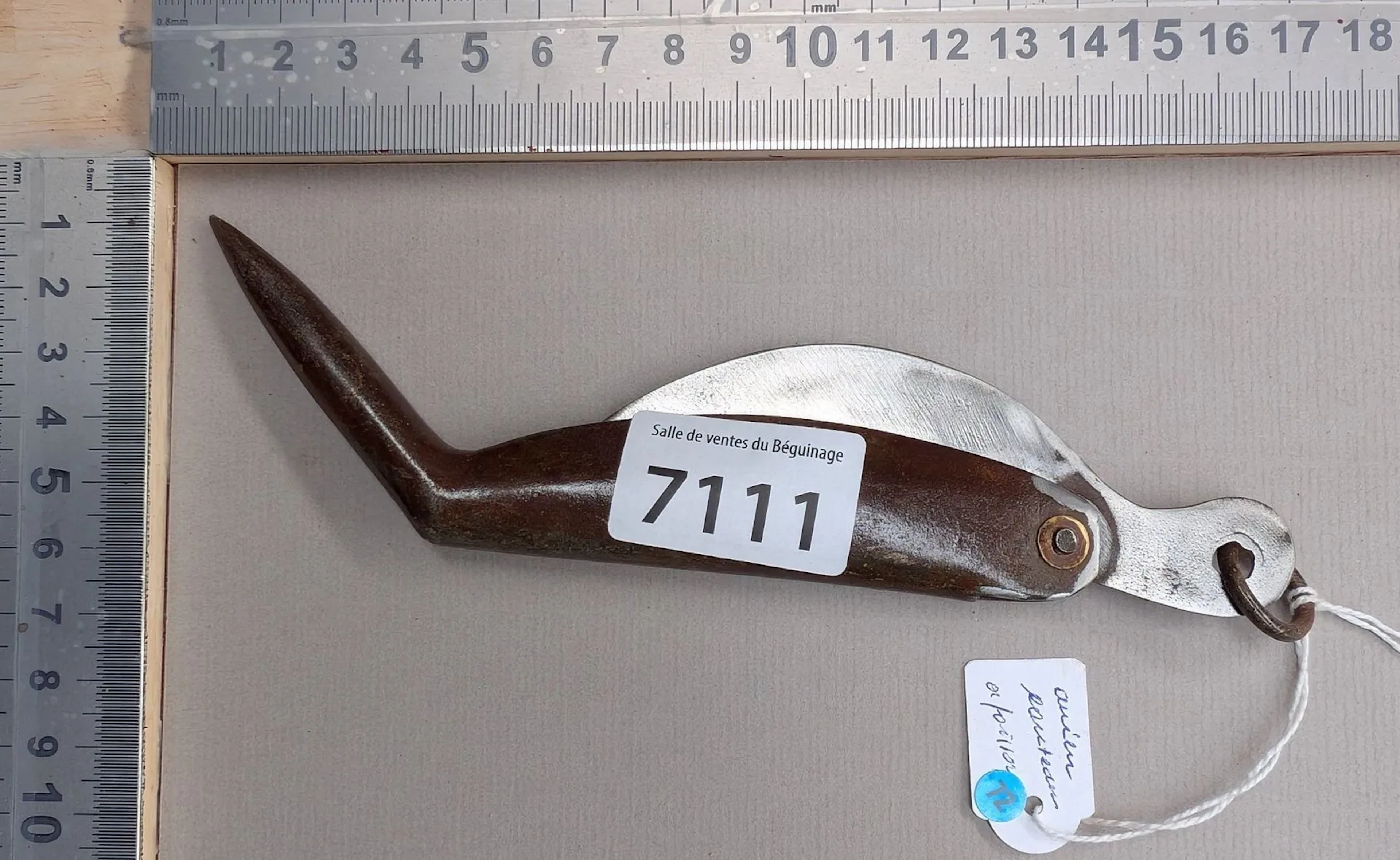 Antique fish knife with a horn handle (folding) - See photos for dimensions