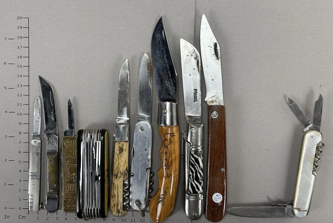 Set of antique knives or pocket knives—see photos for dimensions and condition