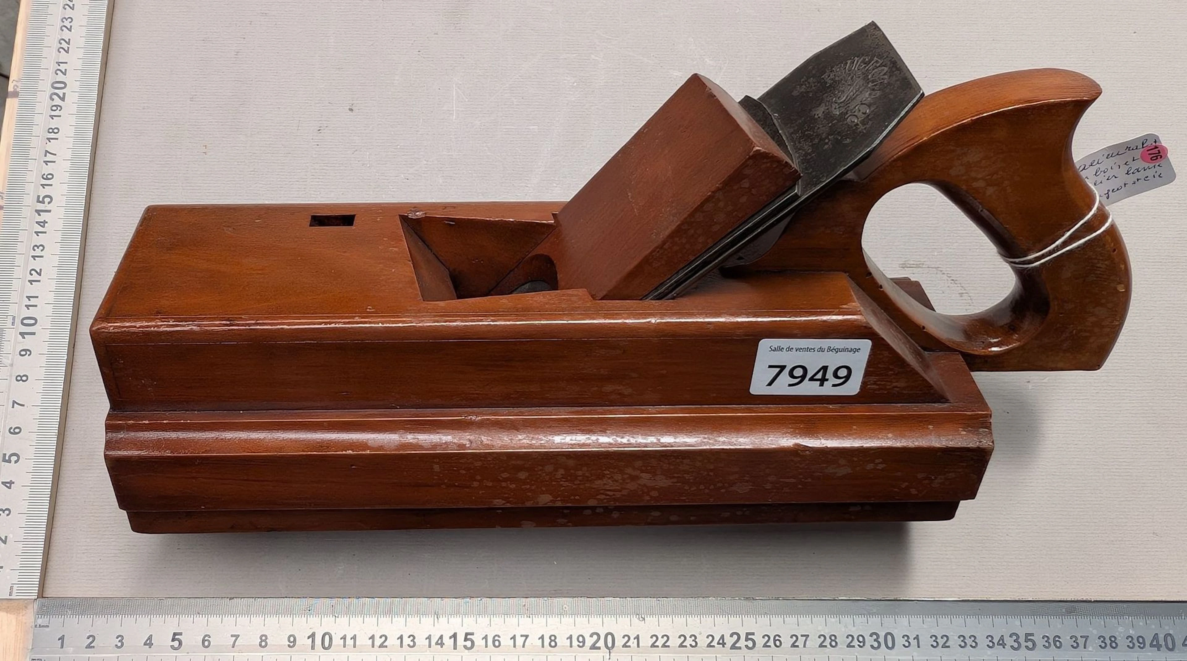 1 antique plane—see photos for dimensions and condition