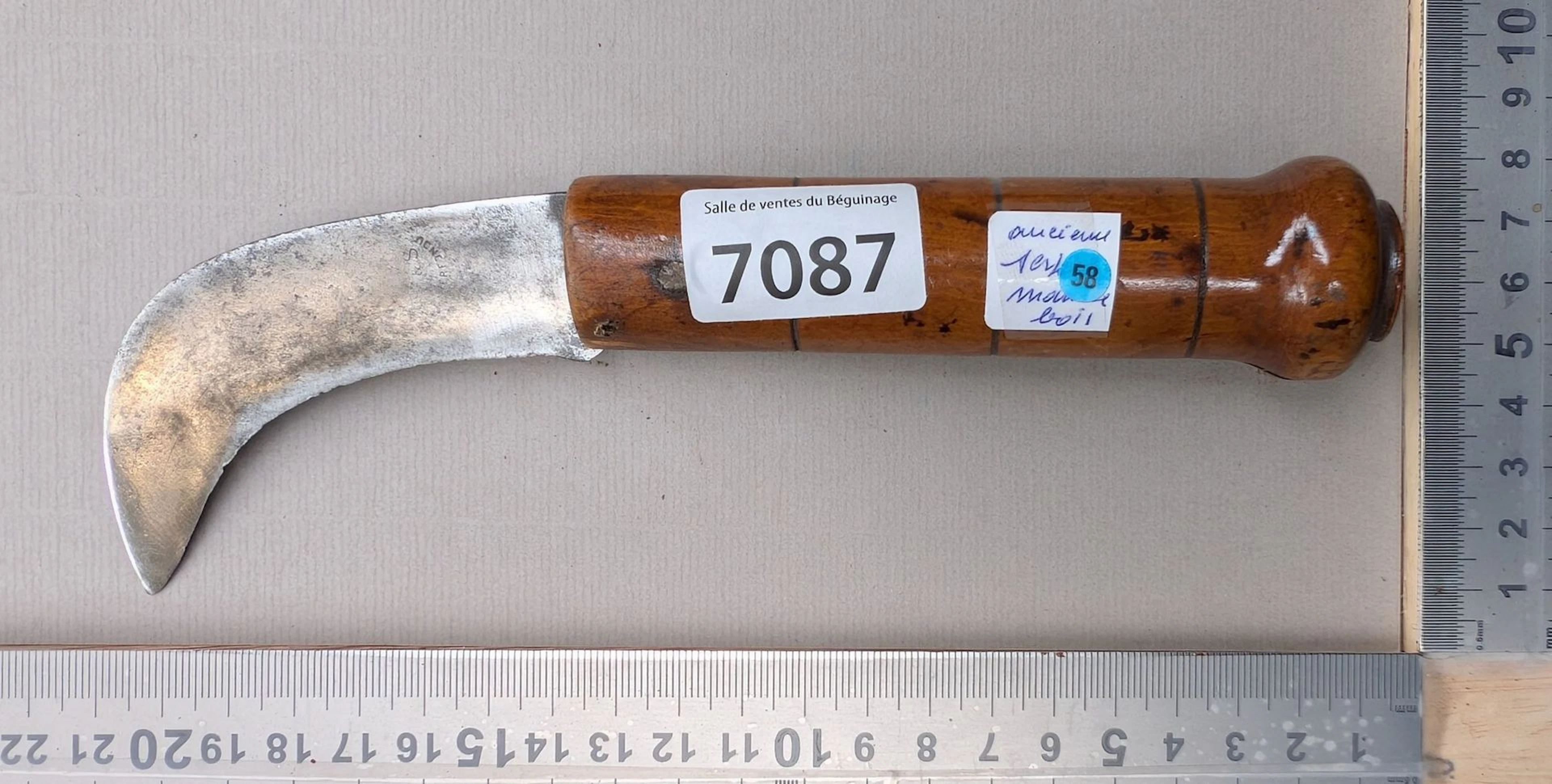 Antique pruning knife with wooden handle (folding) - See photos for
