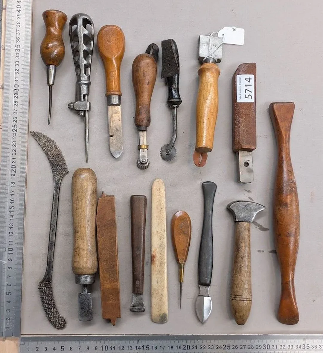 16 shoemaker's and saddler's tools—see photos for dimensions and condition