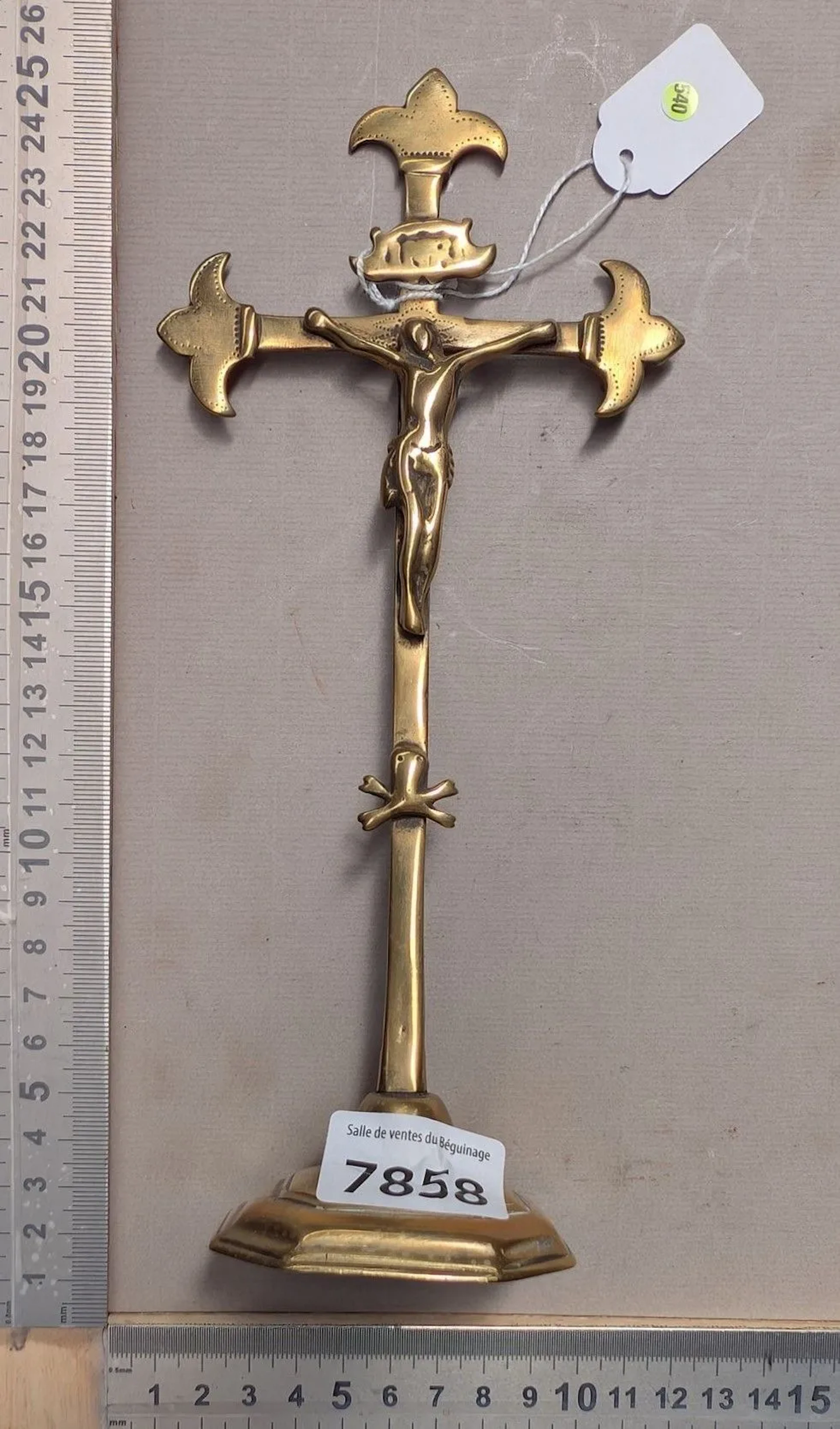 Antique bronze crucifix - See photos for dimensions and condition