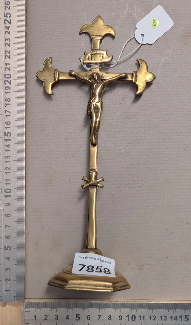 Antique bronze crucifix - See photos for dimensions and condition