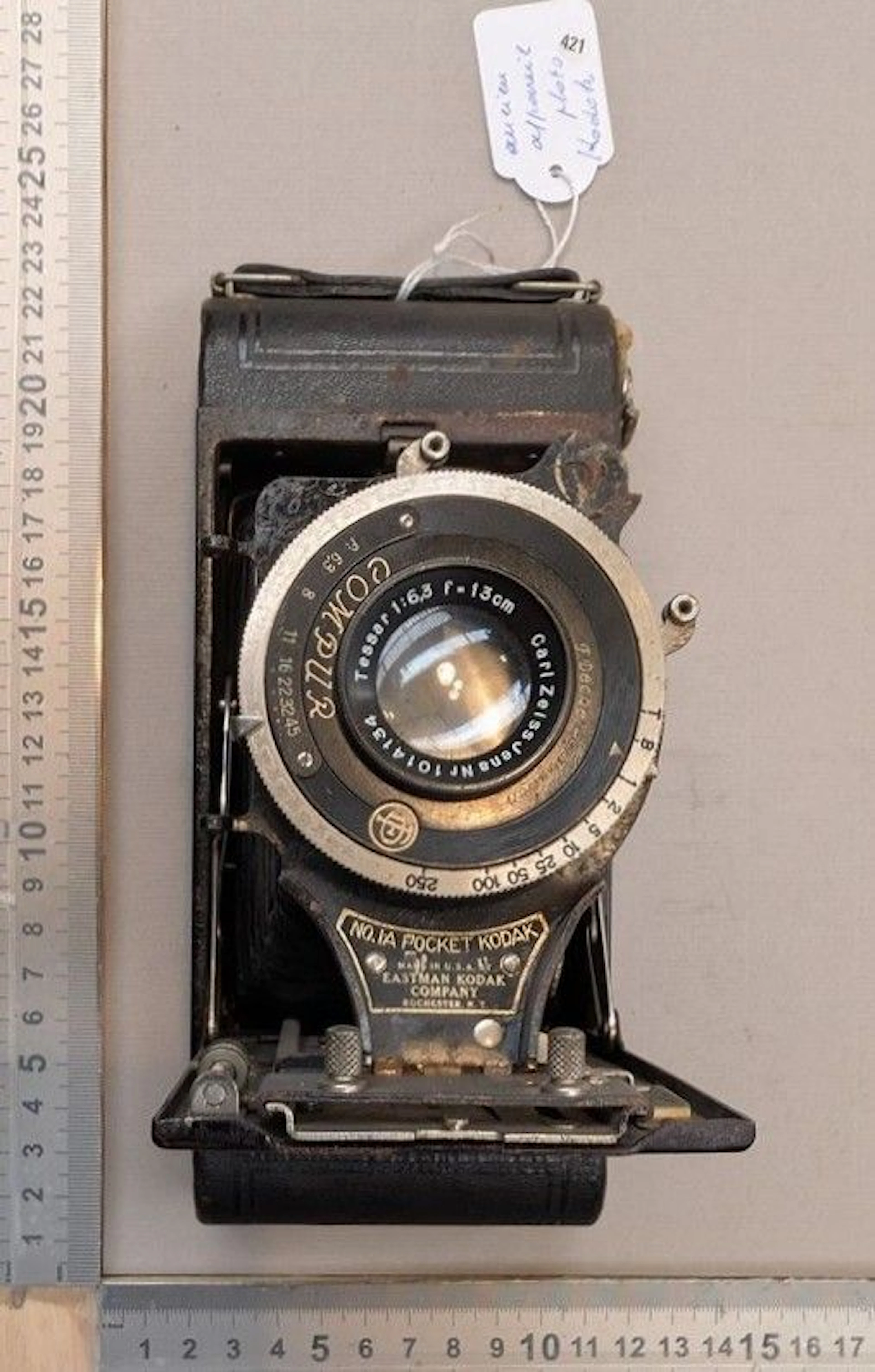 Vintage KODAK camera—see photos for dimensions and condition