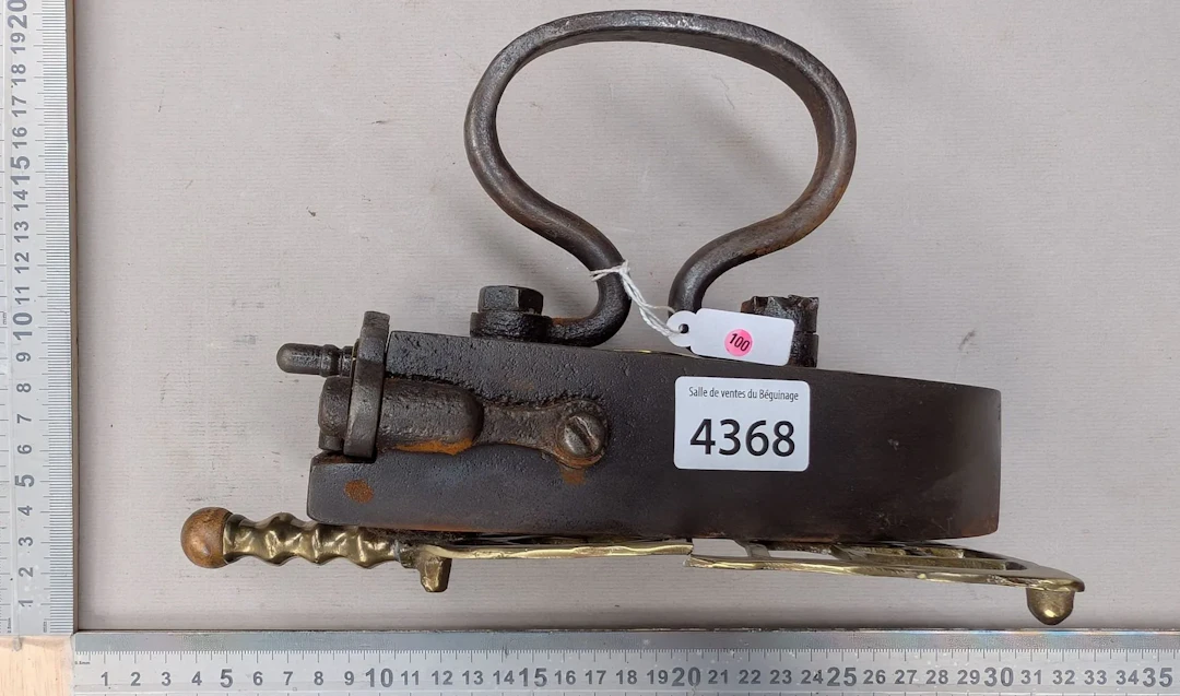 Antique iron - See photos for dimensions and condition