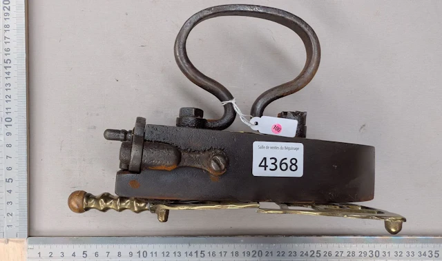 Antique iron - See photos for dimensions and condition