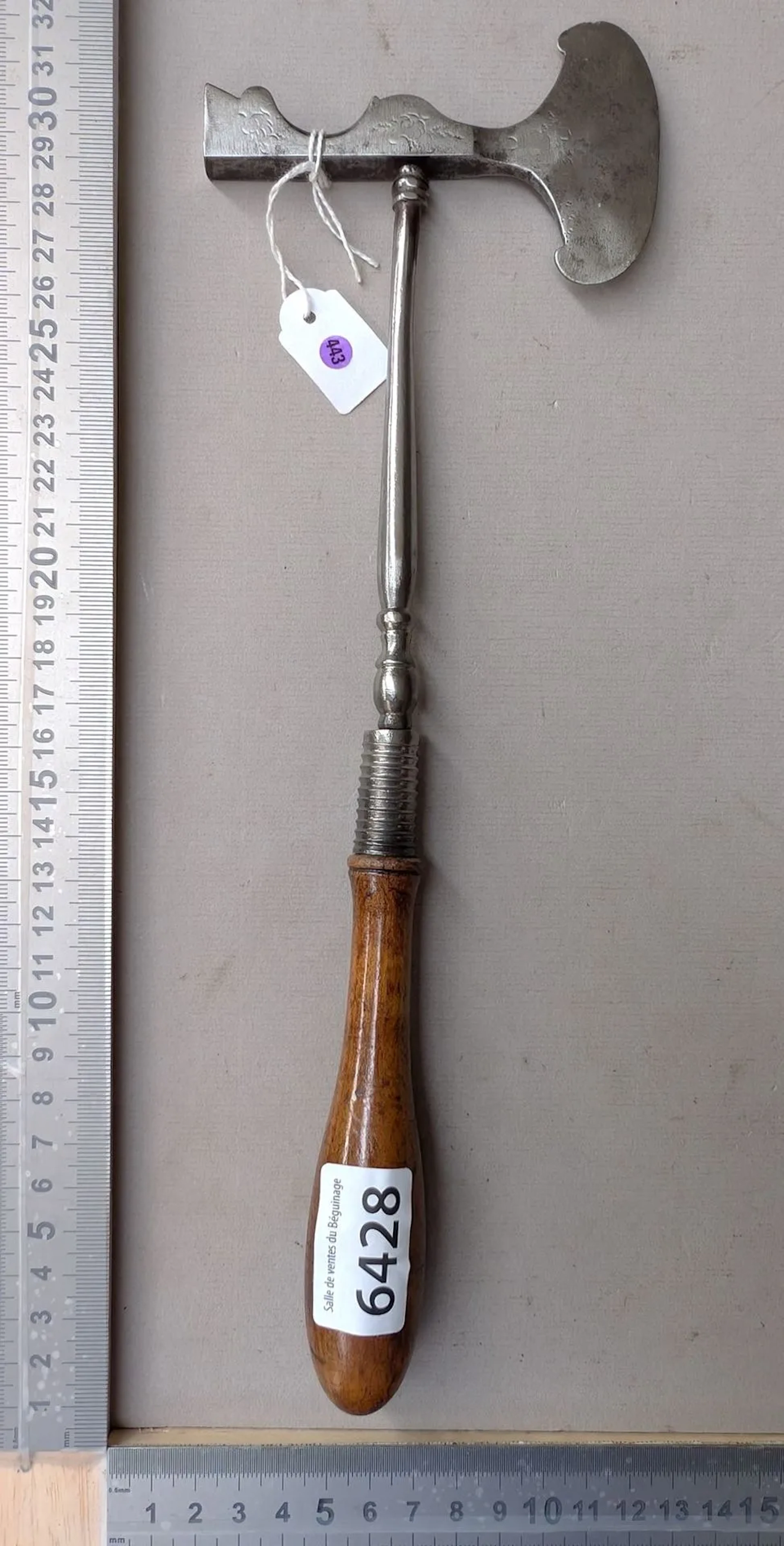 1 antique sugar axe with a stamp - See photos for dimensions and condition