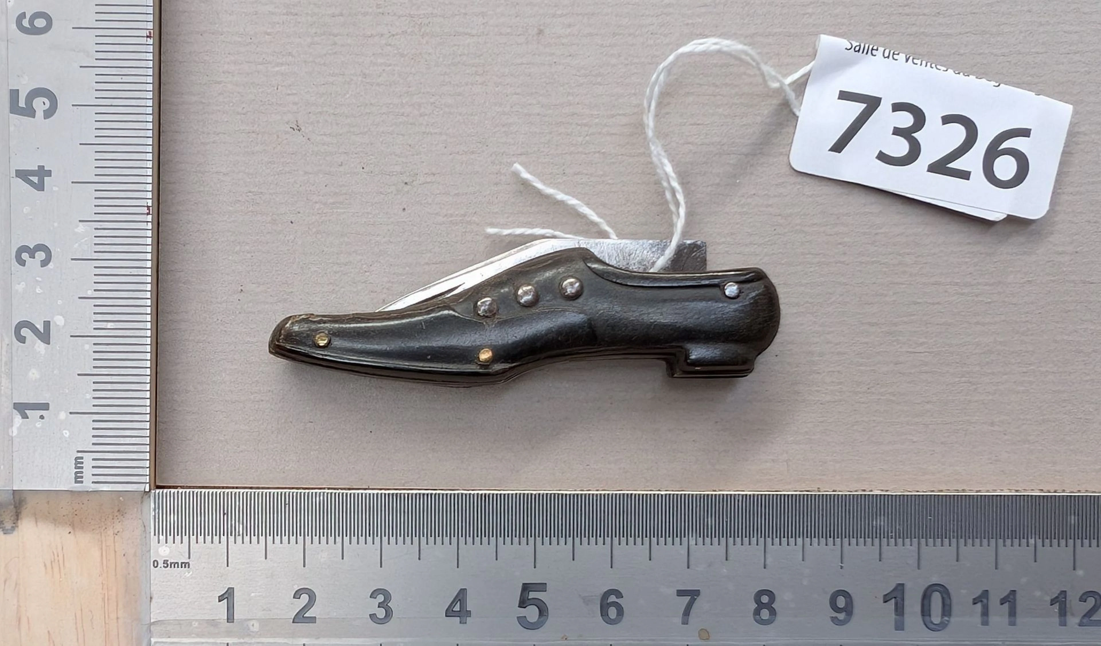1 20th-century shoe knife—see photos for dimensions and condition