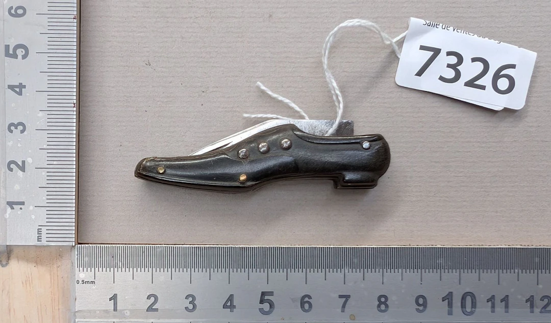 1 20th-century shoe knife—see photos for dimensions and condition