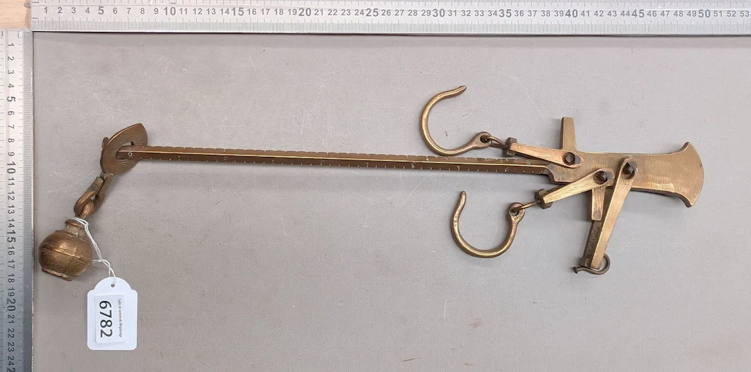 Beautiful antique brass scale - See photos for dimensions and condition
