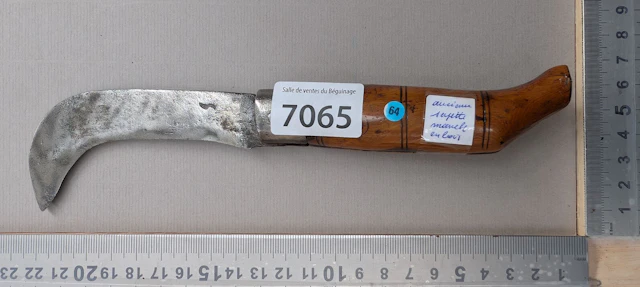 Antique pruning knife with wooden handle (folding) - See photos for