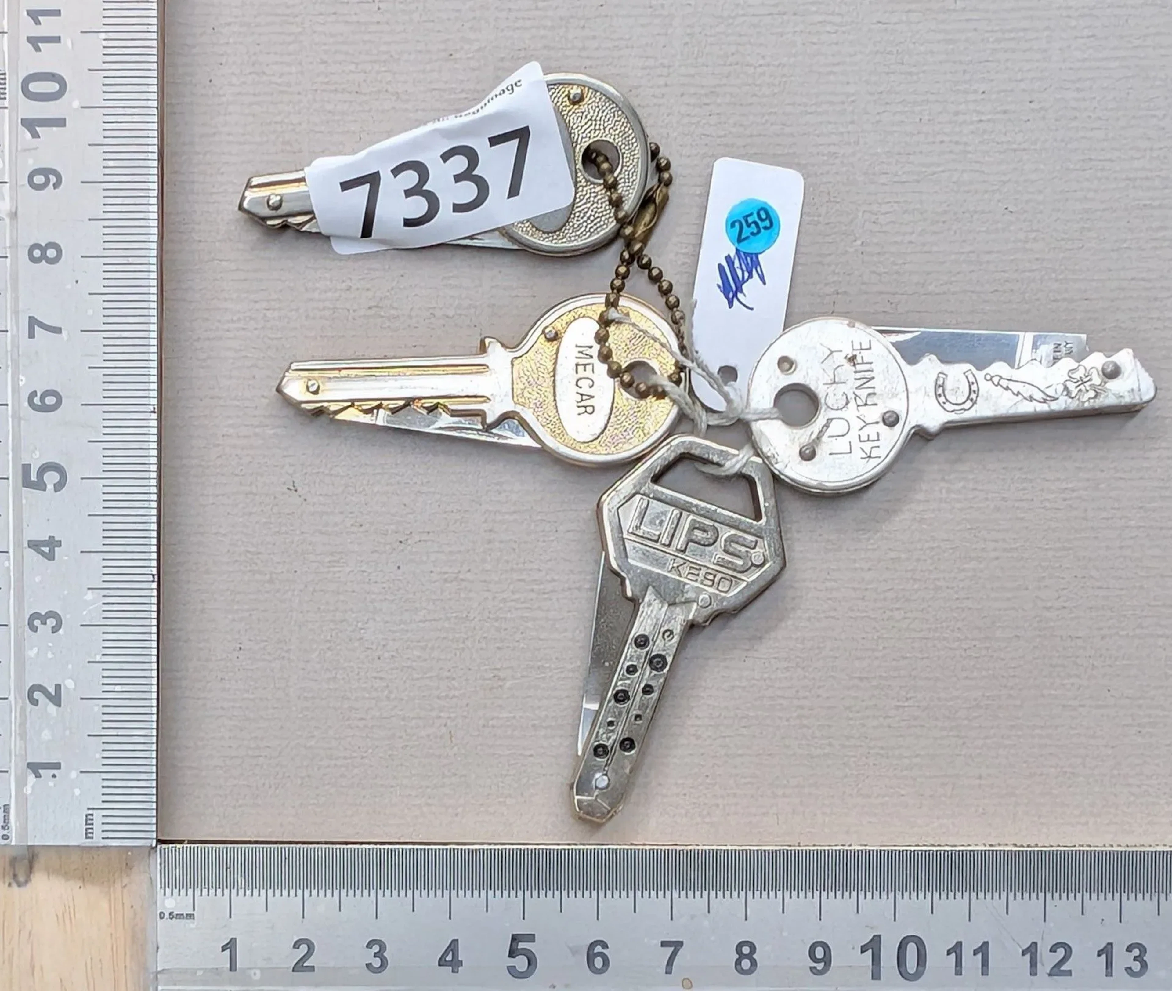 4 promotional pocket knives - See photos for dimensions and condition