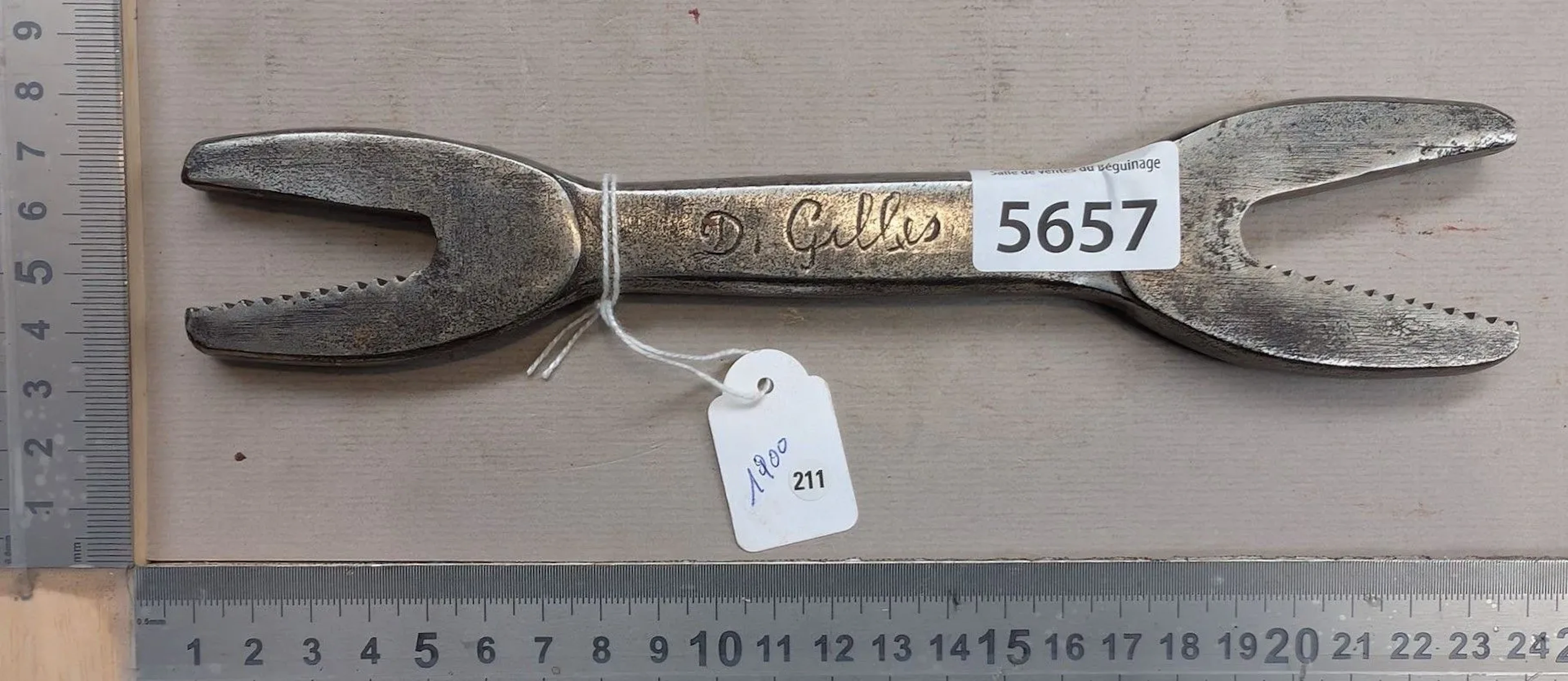 An unusual key by D. GILLES—see photos for dimensions and condition