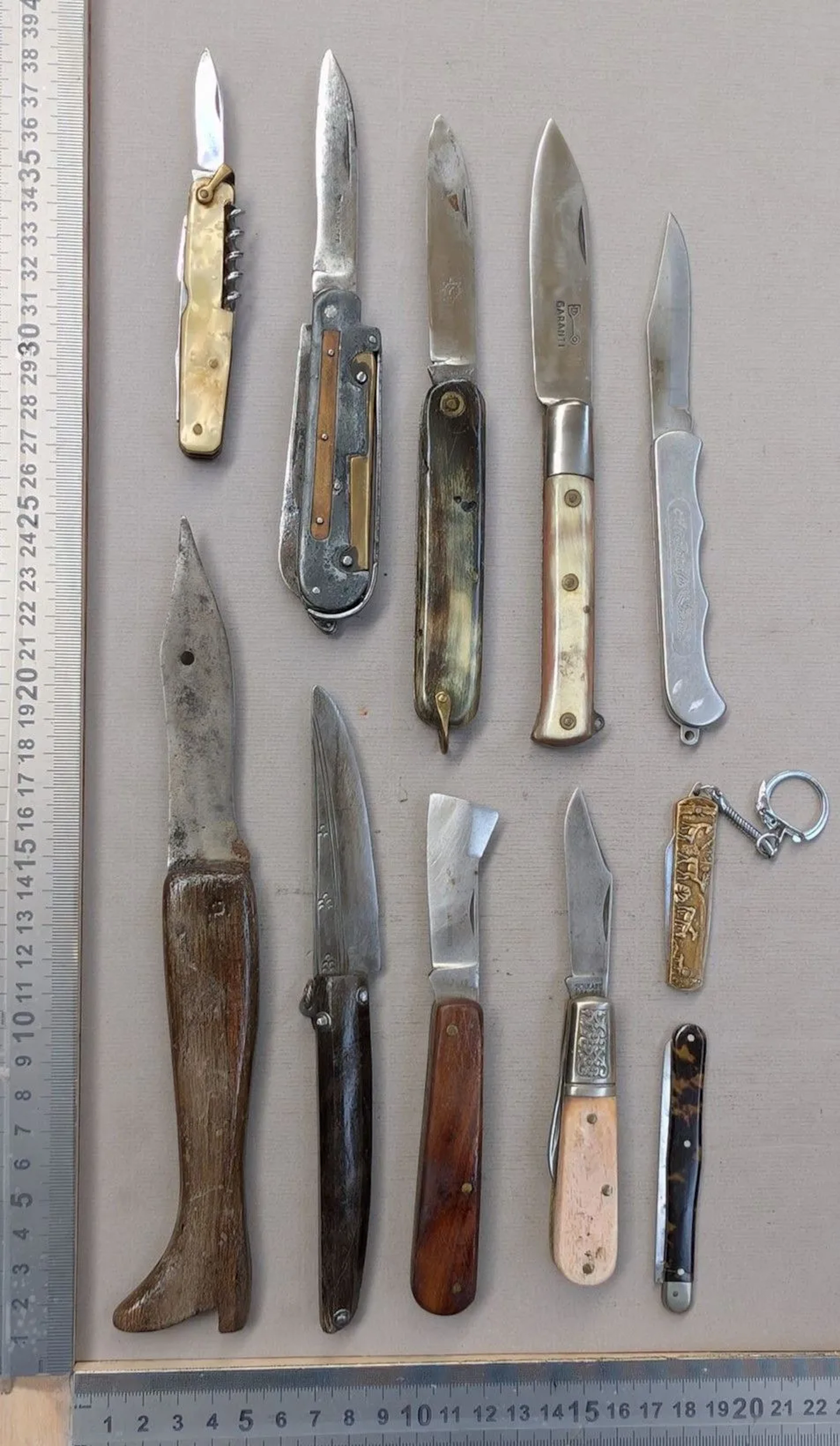Set of antique knives or pocket knives—see photos for dimensions and condition