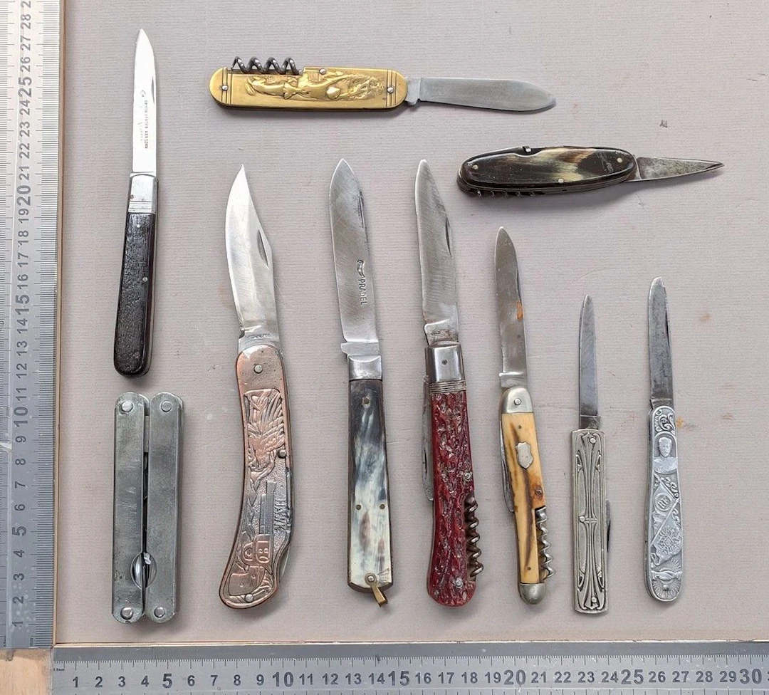 Set of antique knives or pocket knives—see photos for dimensions and condition