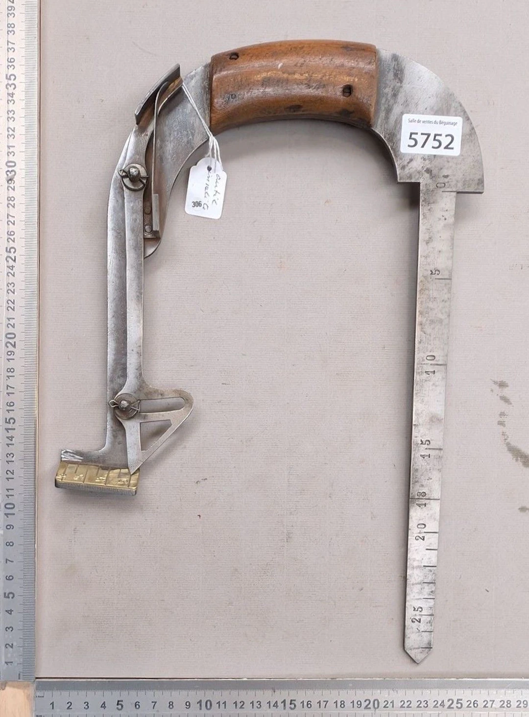 Unusual tool - See photos for dimensions and condition
