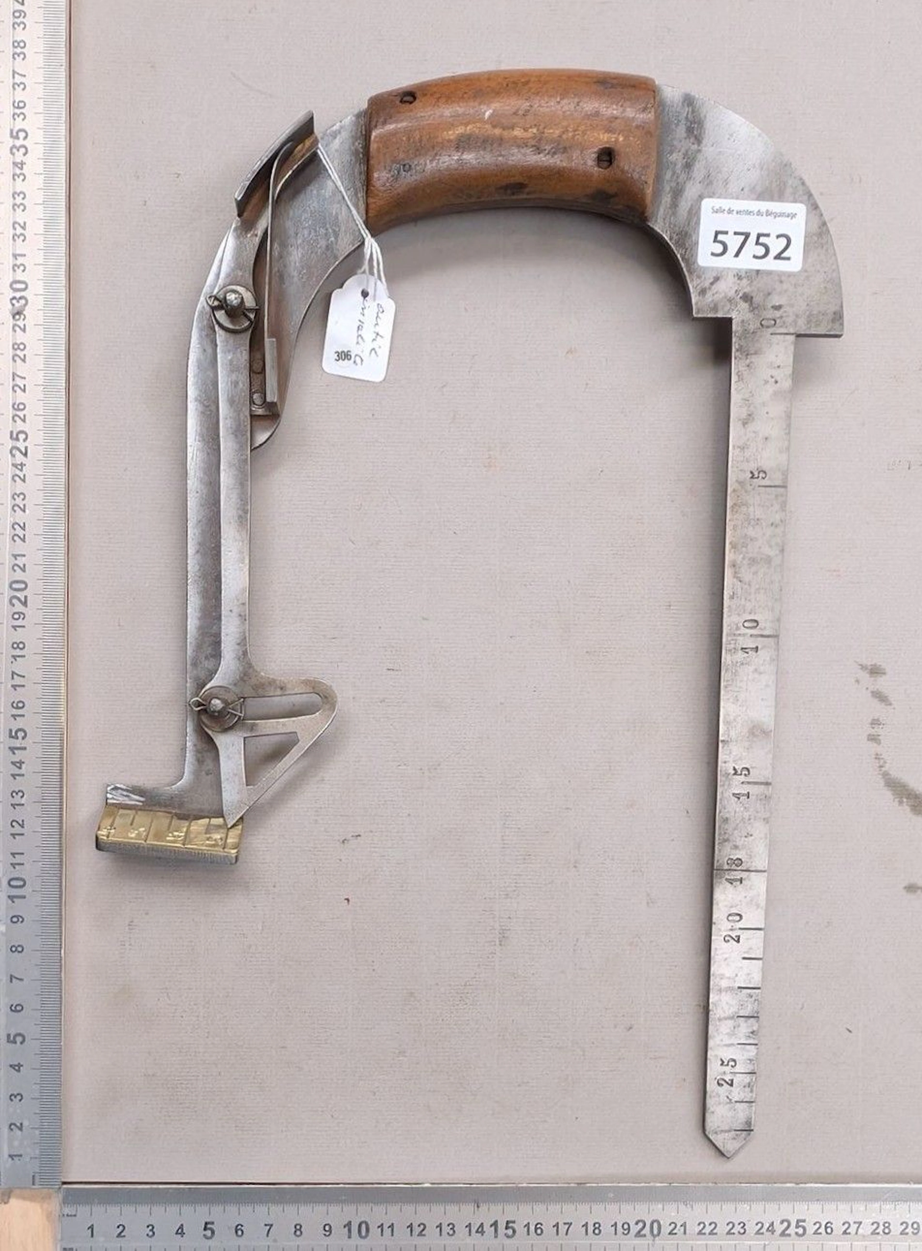 Unusual tool - See photos for dimensions and condition
