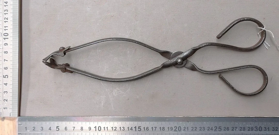 1 pair of 18th-century wrought-iron fire tongs—see photos for dimensions