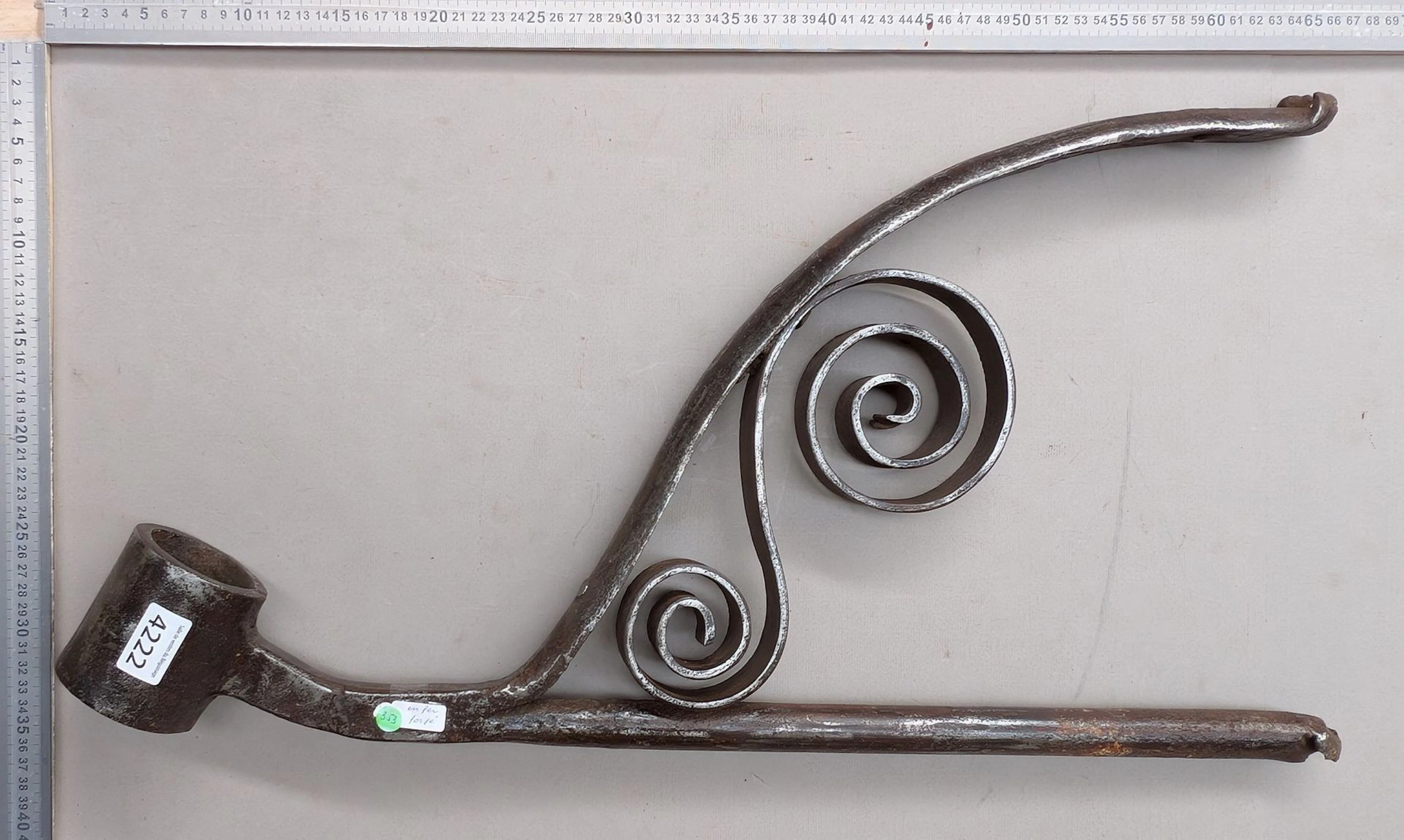 1 antique wrought-iron flagpole - See photos for dimensions and condition