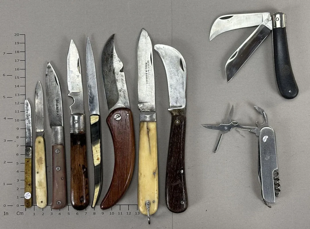 Set of antique knives or pocket knives—see photos for dimensions and condition
