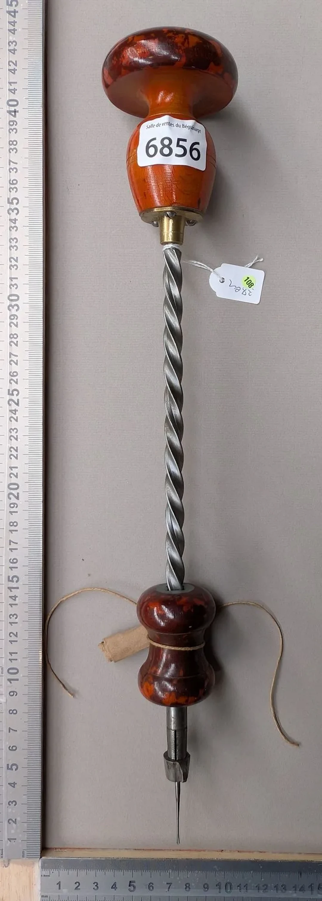 1 vintage spiral ratchet screwdriver—see photos for dimensions and condition