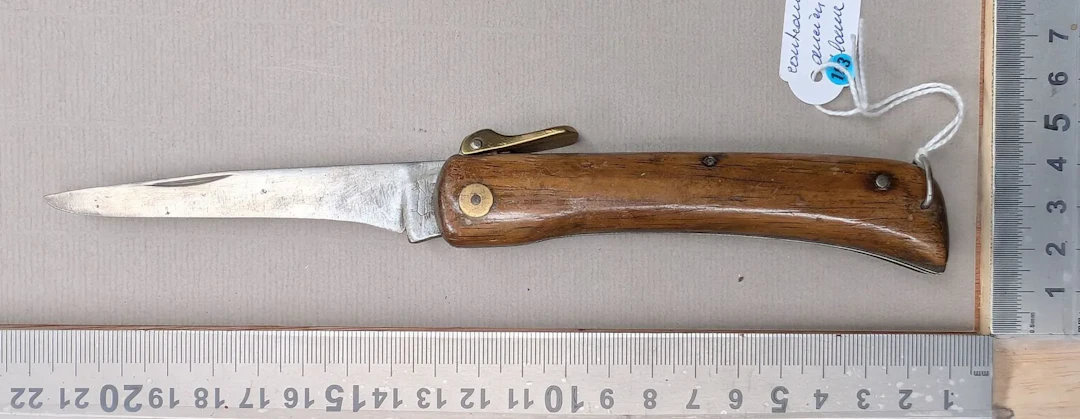 Vintage single-blade pocket knife—see photos for dimensions and condition