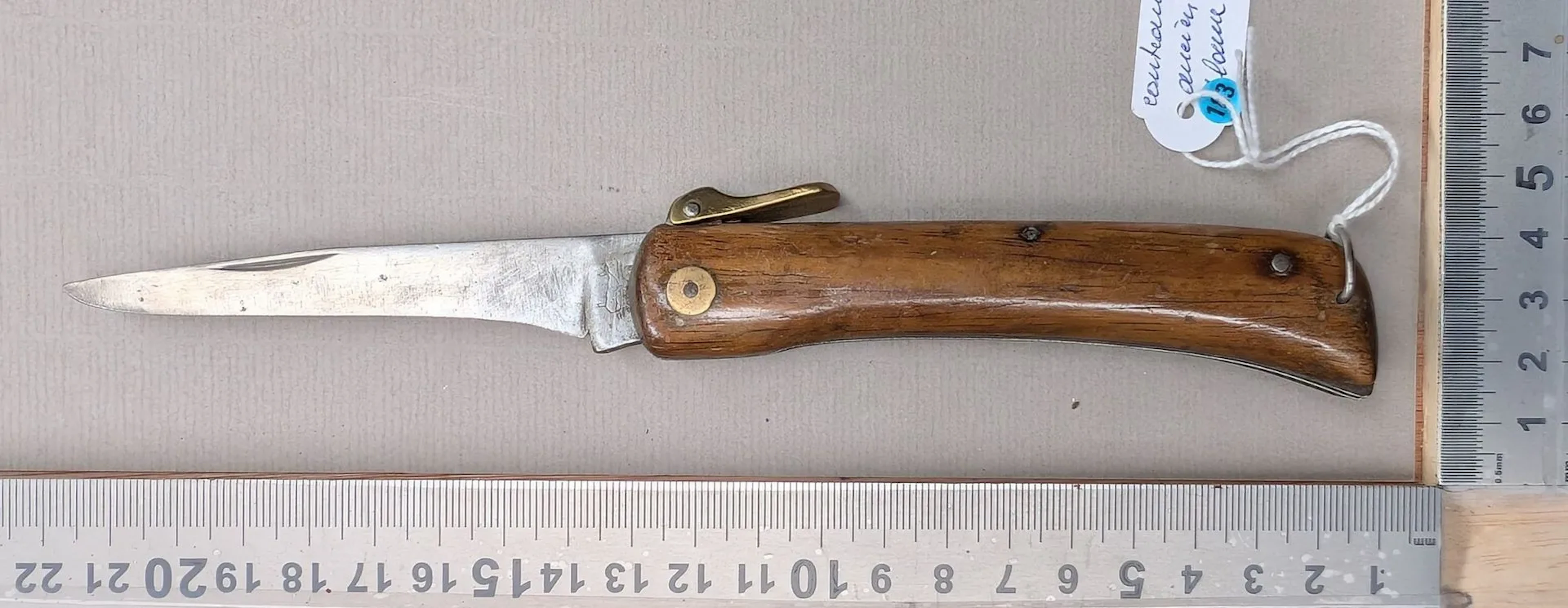 Vintage single-blade pocket knife—see photos for dimensions and condition