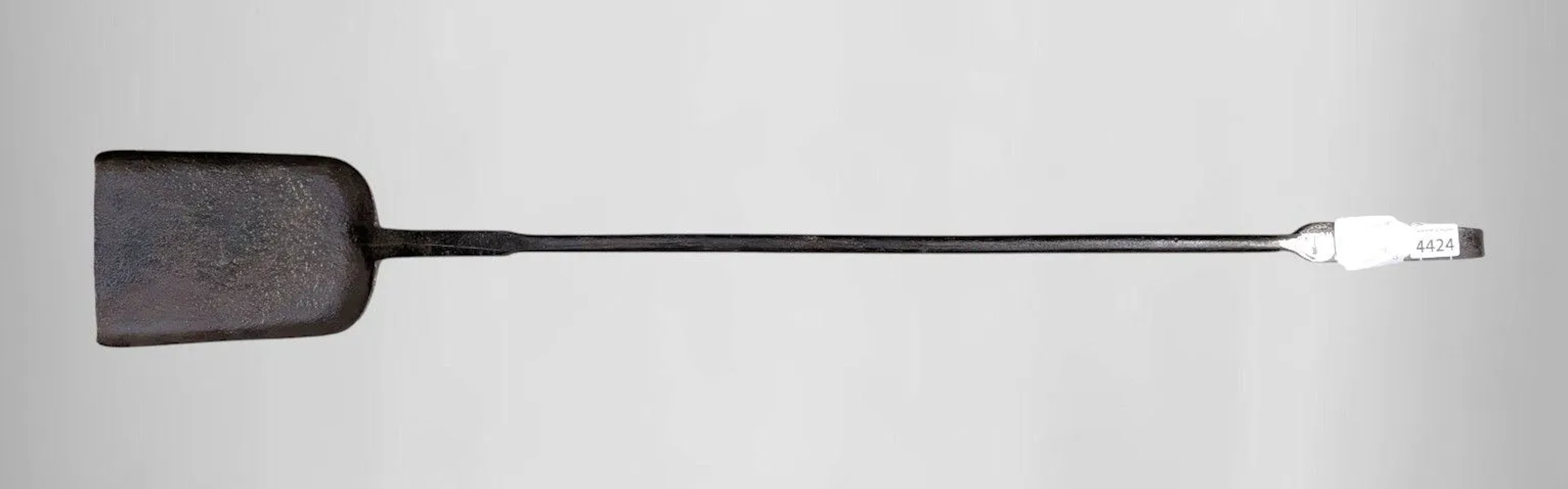 Antique kitchen utensil and fireplace - See photos for dimensions and condition