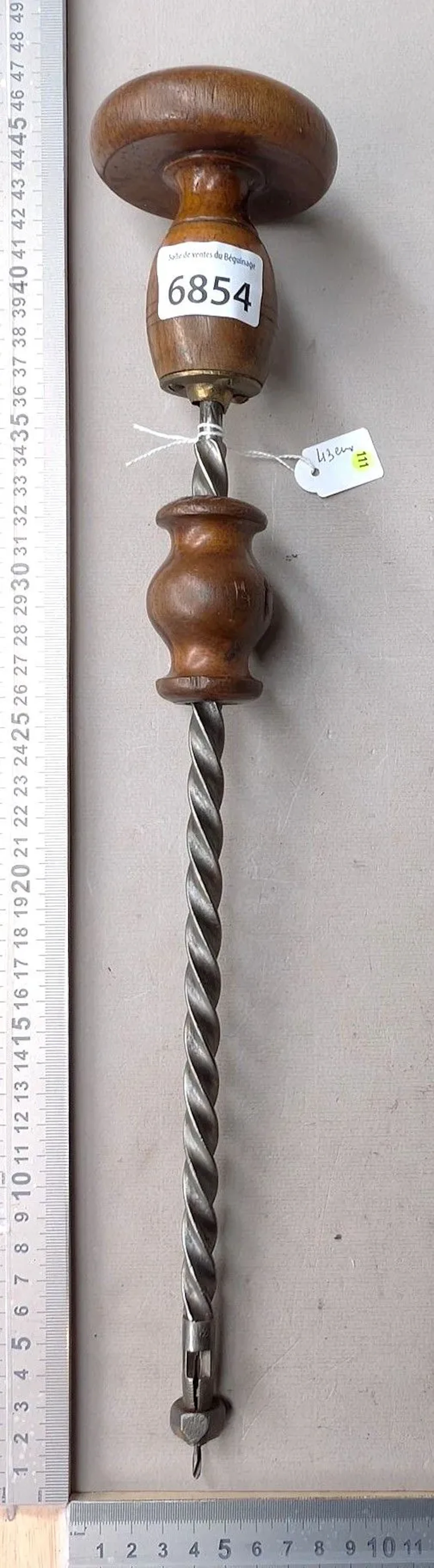 1 vintage spiral ratchet screwdriver—see photos for dimensions and condition