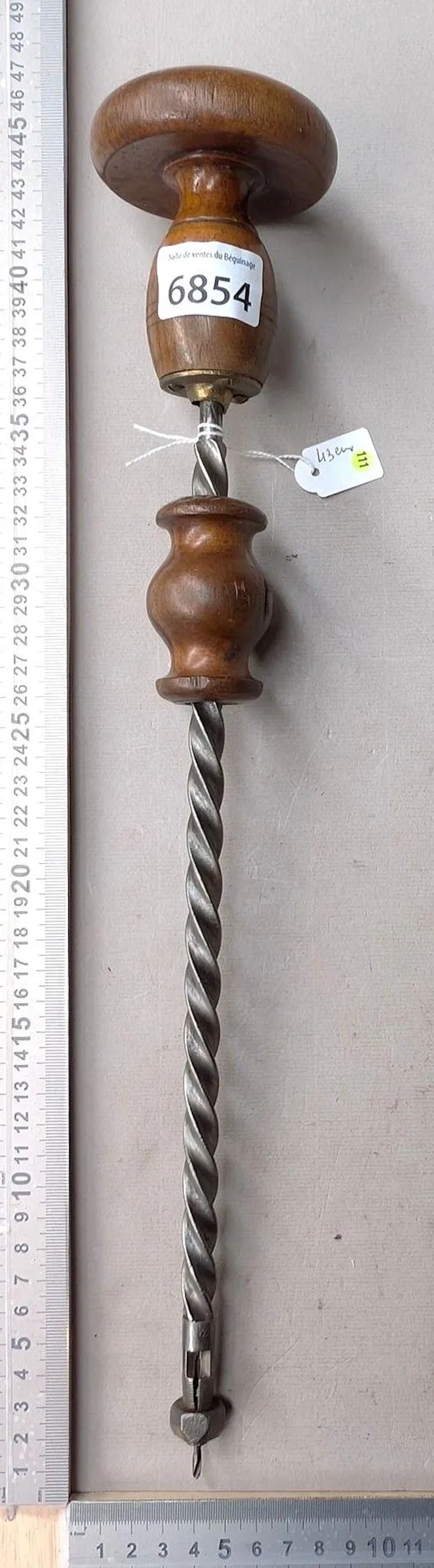 1 vintage spiral ratchet screwdriver—see photos for dimensions and condition