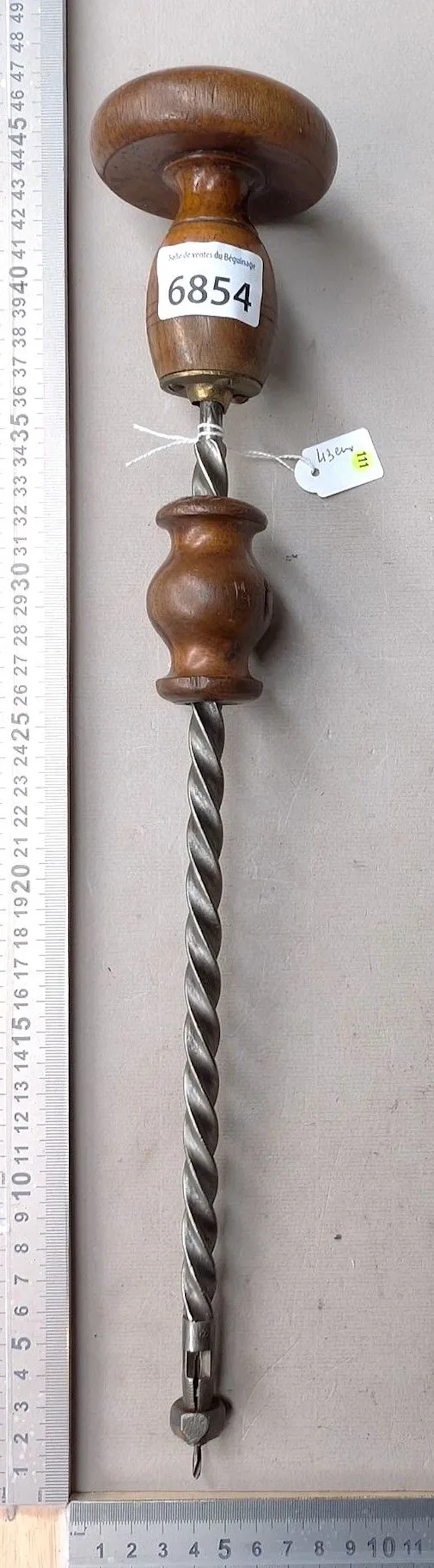 1 vintage spiral ratchet screwdriver—see photos for dimensions and condition