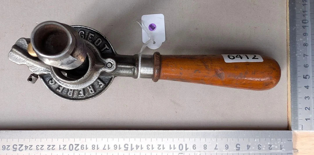 Vintage PEUGEOT FRERES tap thread - See photos for dimensions and condition