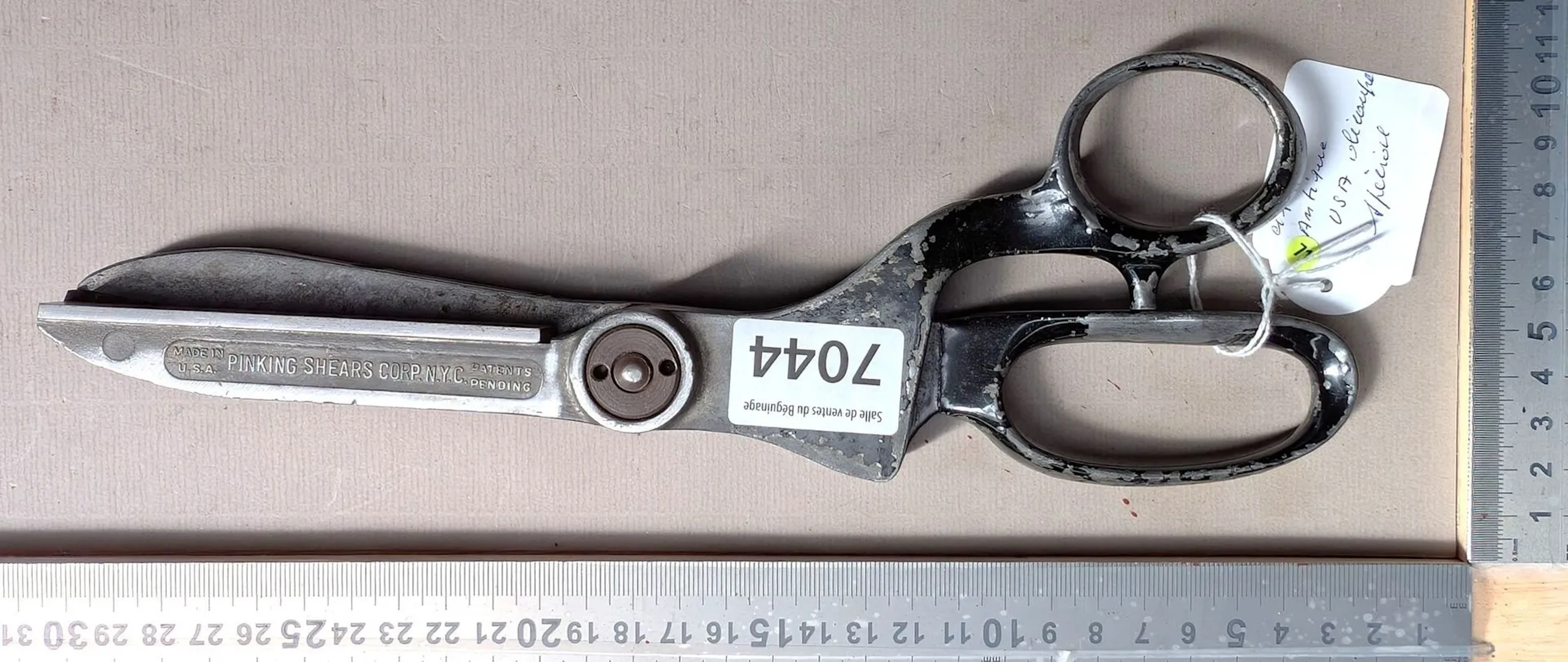 Vintage pair of U.S. scissors with a special cut—see photos for dimensions