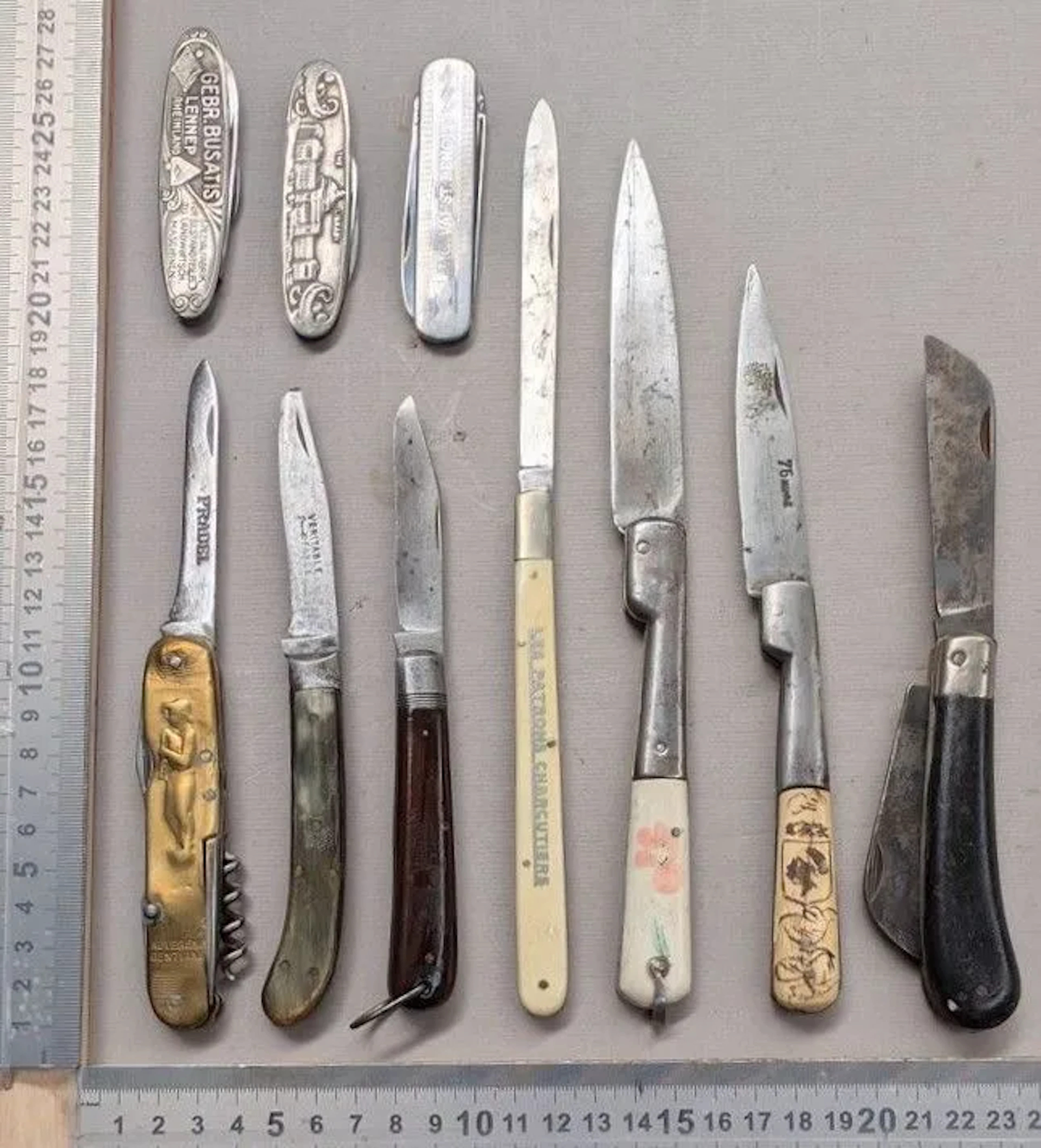 Set of antique knives or pocket knives—see photos for dimensions and condition