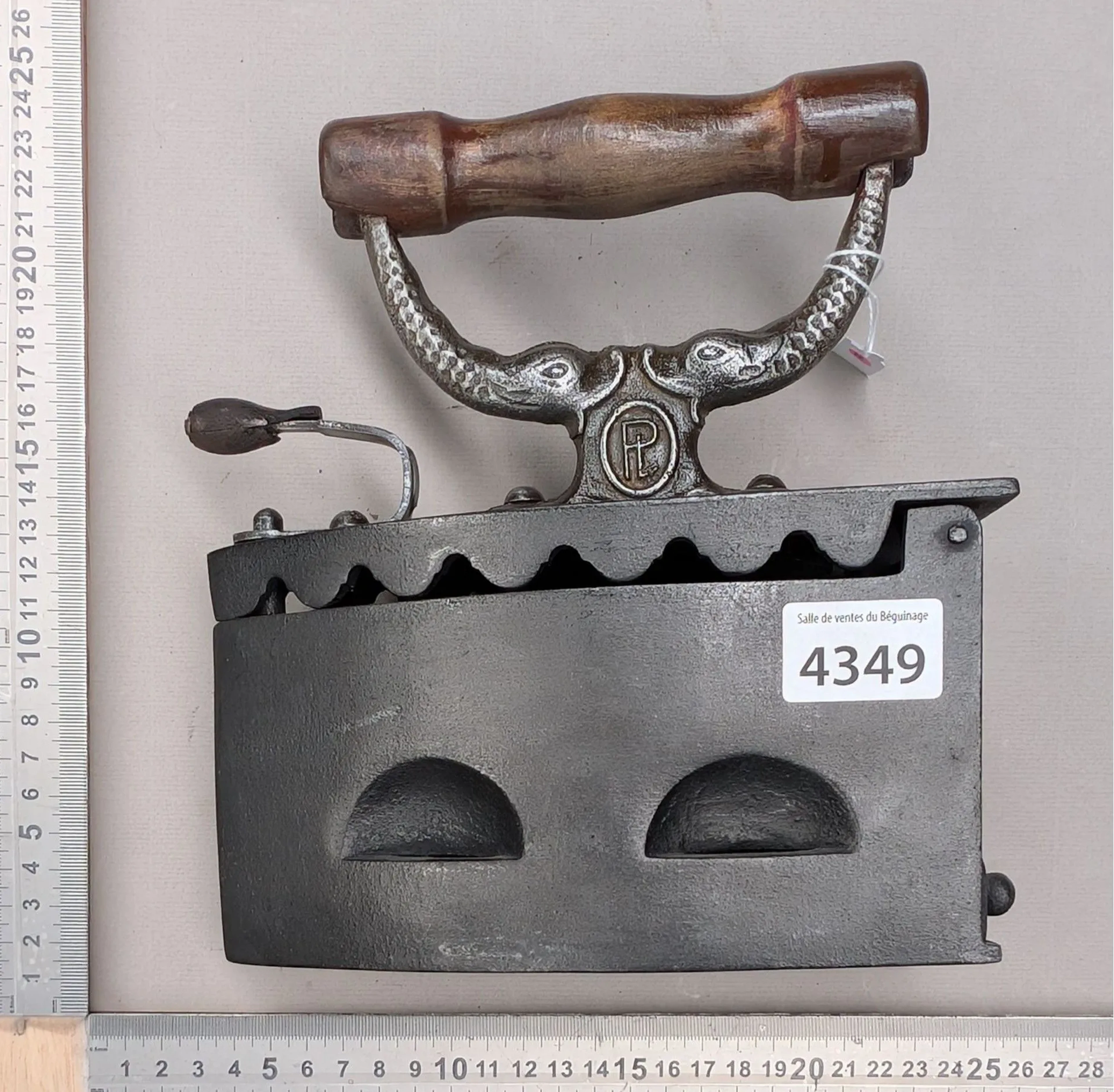 Antique iron - See photos for dimensions and condition