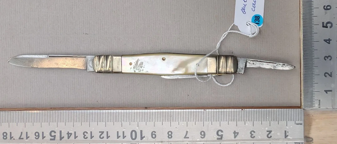 Vintage 3-blade PROVIDANCE pocket knife—see photos for dimensions and condition