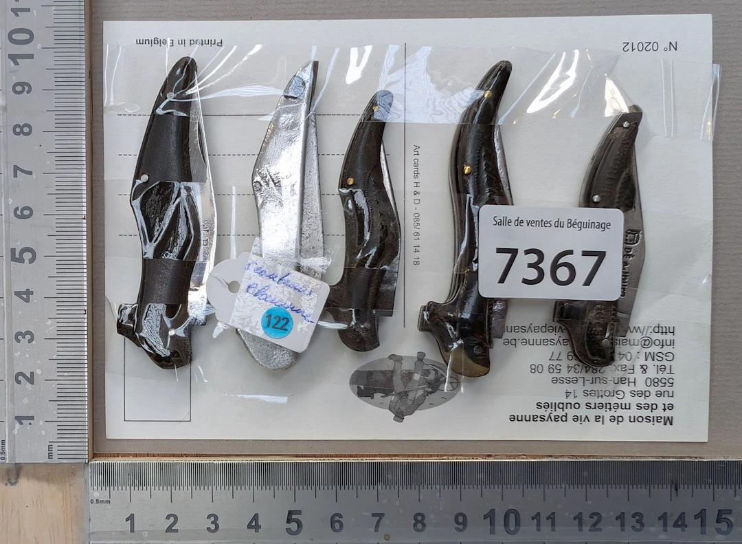 5 vintage folding shoe knives—see photos for dimensions and condition
