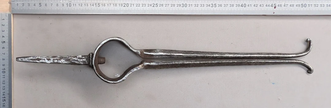 1 basket-making tool—see photos for dimensions and condition