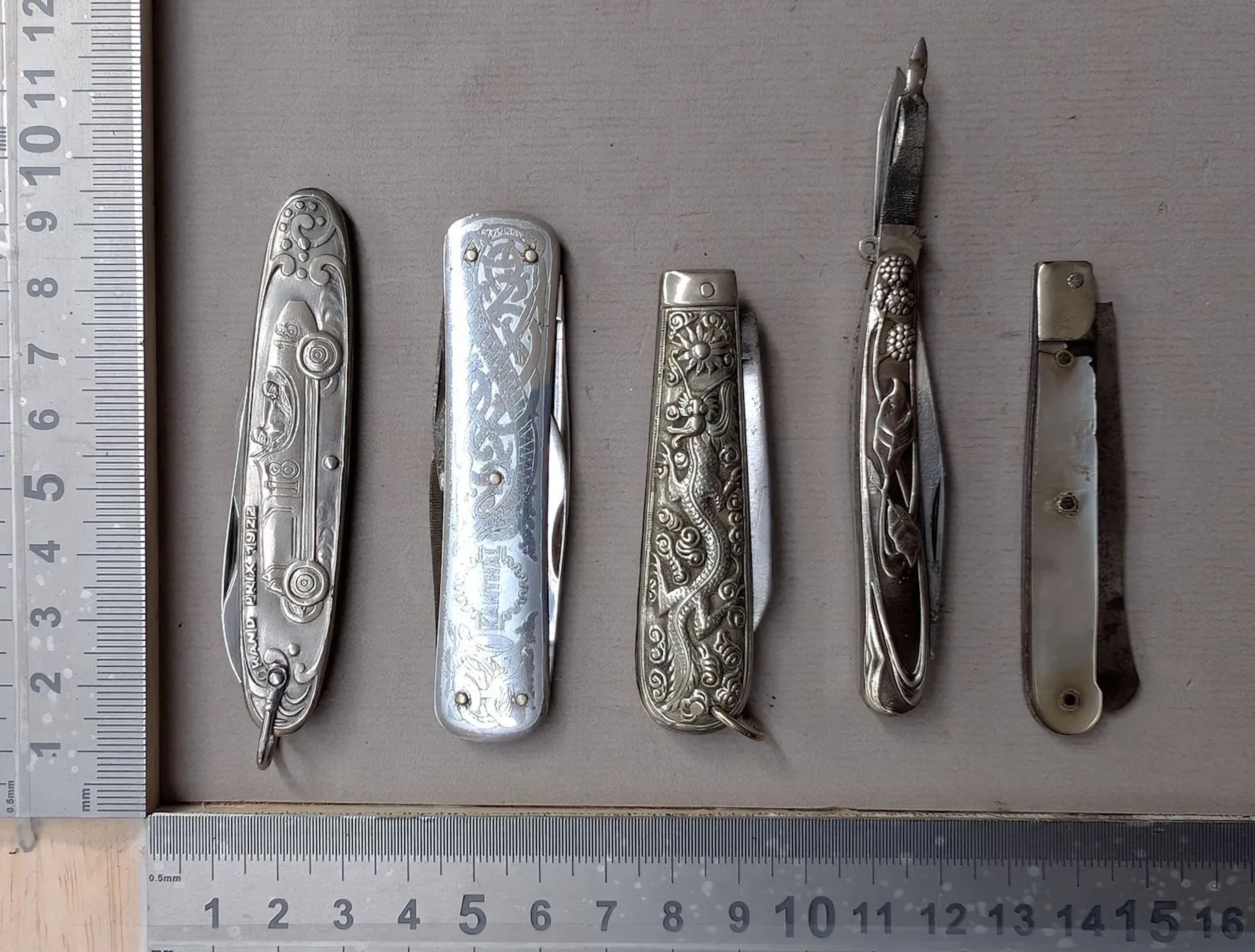 5 antique pocket knives—see photos for dimensions and condition