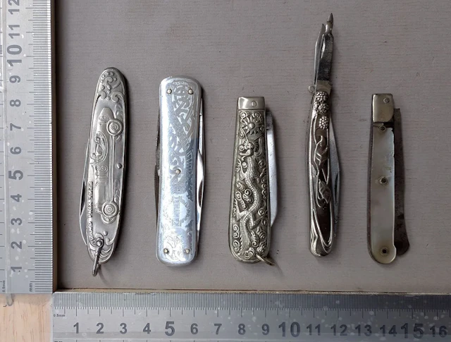 5 antique pocket knives—see photos for dimensions and condition