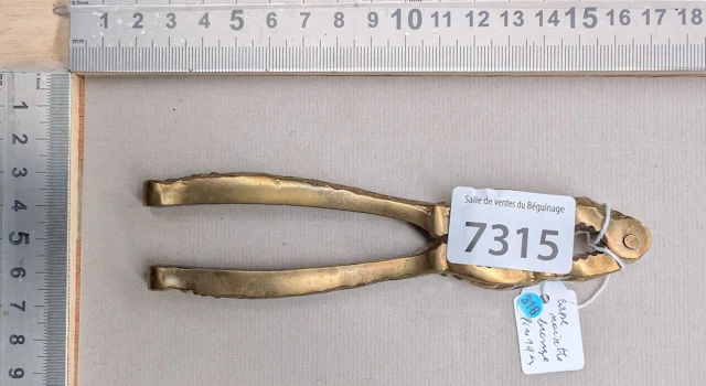 1 antique brass nutcracker - See photos for dimensions and condition