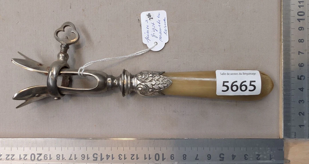 Antique leg-of-lamb tongs, horn handle—see photos for dimensions and condition